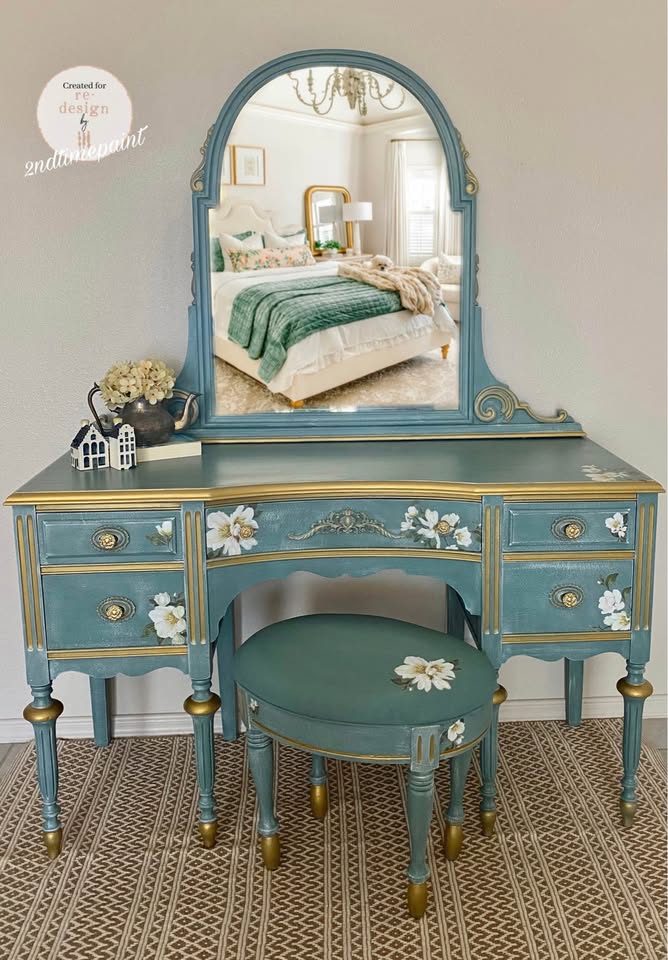 TIMELESS ELEGANCE IN SOLID WOOD 